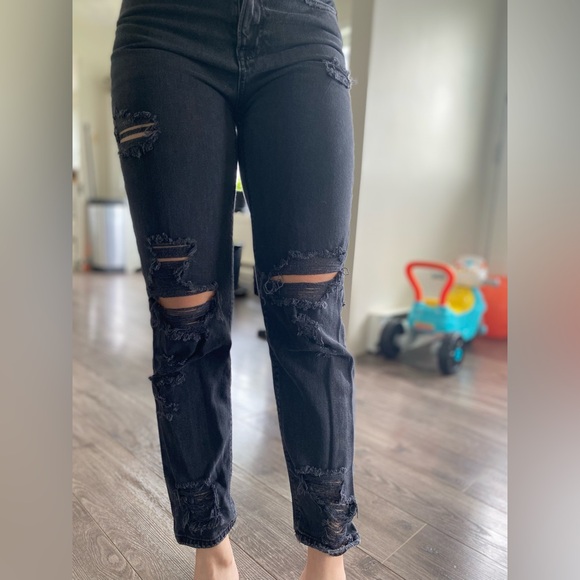 American Eagle super distressed high rise black cropped mom jeans - Picture 11 of 16